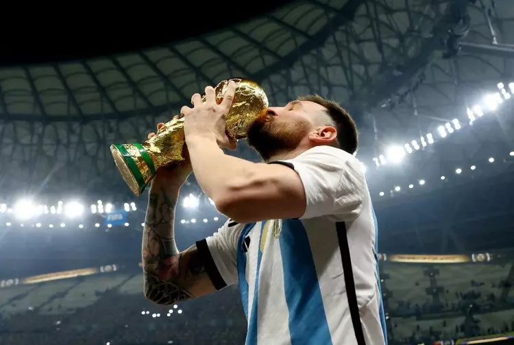阿根廷队时隔36年再夺世界杯冠军，梅西如愿所归