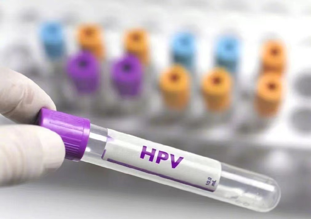 男童喉咙长菜花样肿块确诊感染HPV，引起了社会的广泛关注