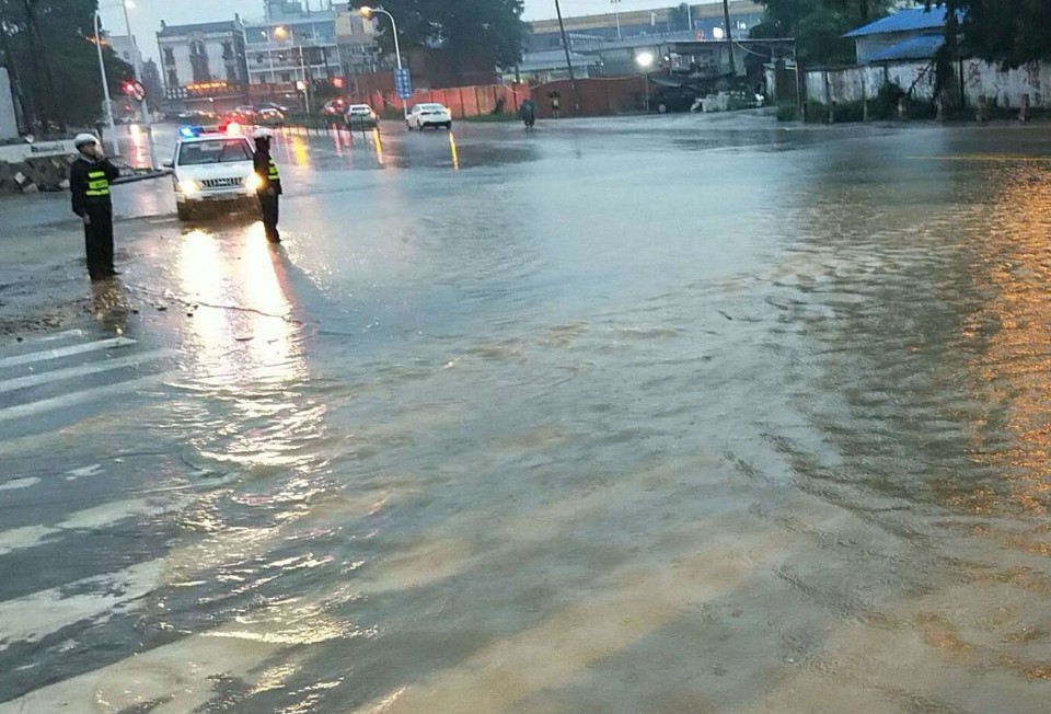 厦门启动防御暴雨洪水三级应急响应，倾盆似倒水（2023厦门暴雨）