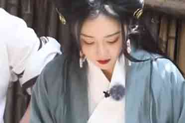 （关注）《狂飙》"大嫂"高叶COS铁扇公主！青色外衣长发飘飘