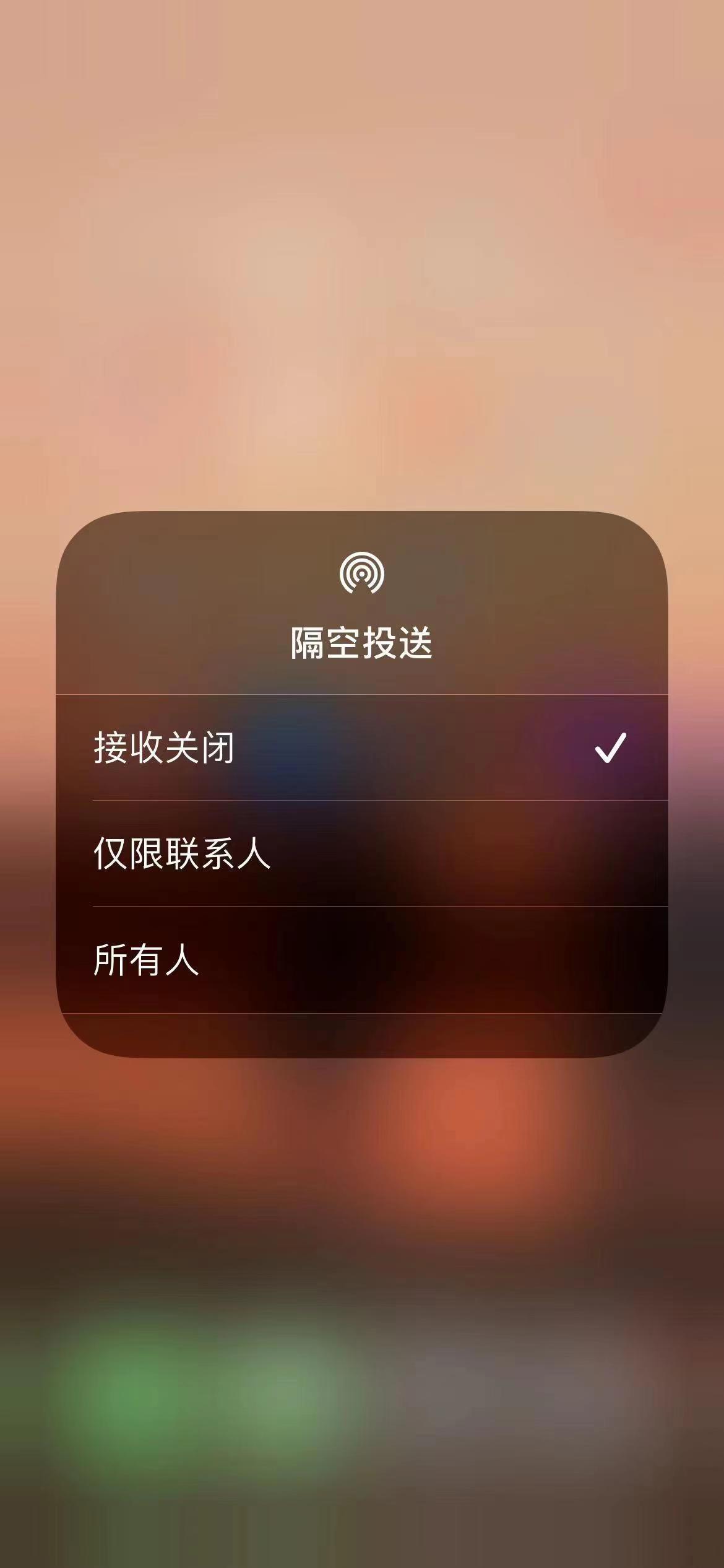 杭州女生地铁上隔空收到不雅照，构成了传播淫秽信息的违法行为